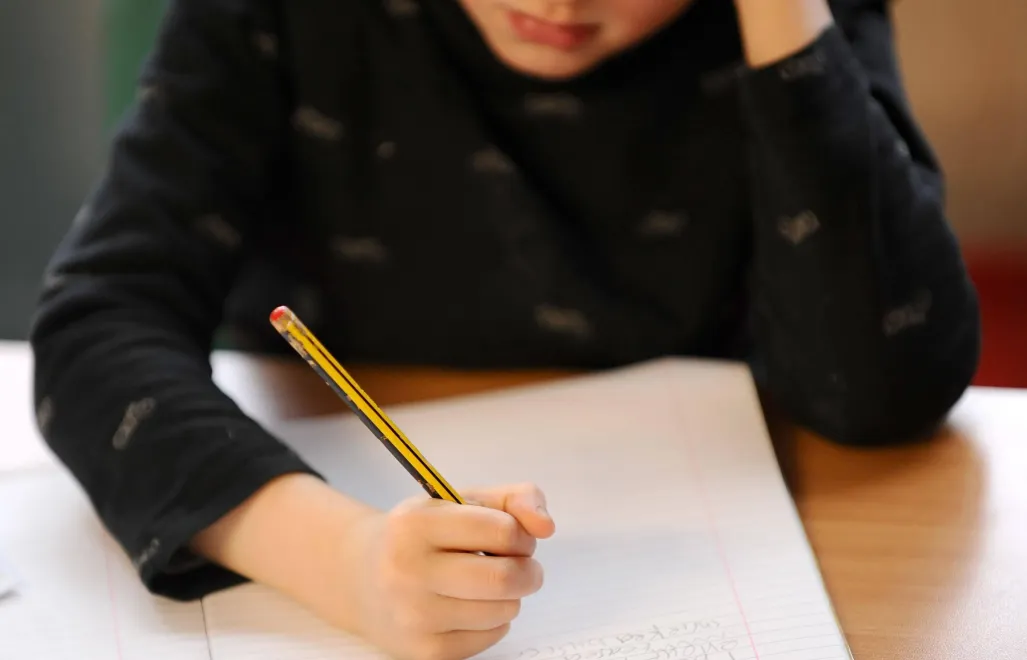 Uczennica w brytyjskiej szkole Fot. Dominic Lipinski/PAP/PA