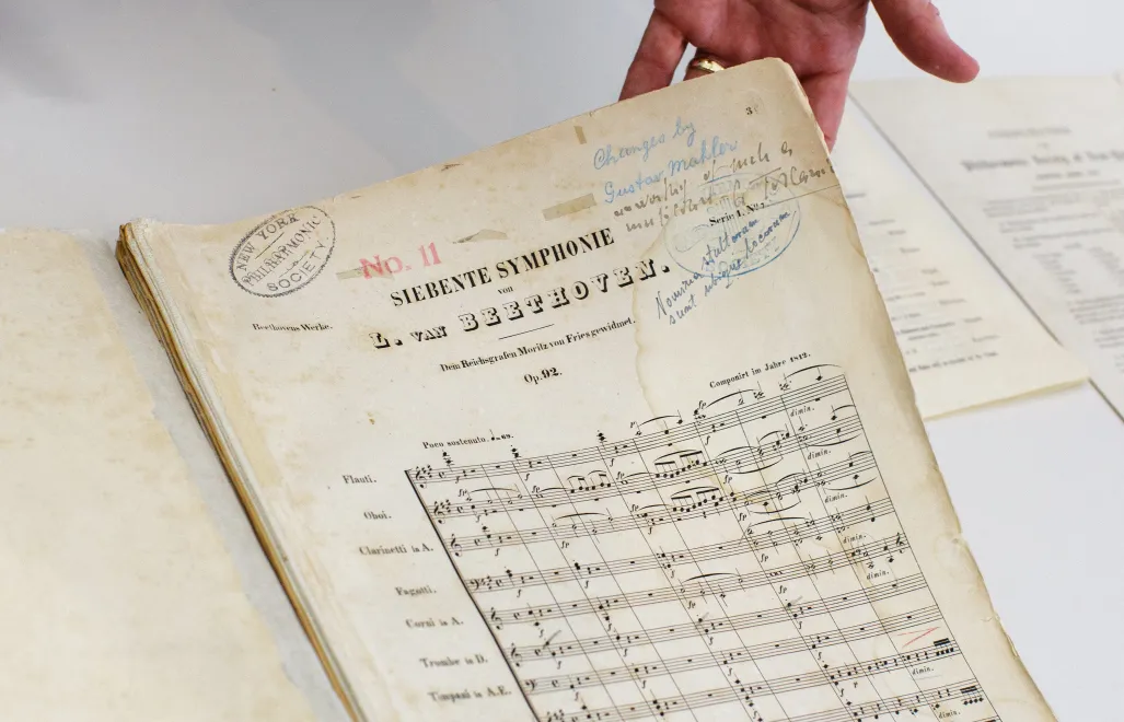Arkusz partyturowy VII Symfonii Ludwiga Van Beethovena prezentowany podczas wernisażu prasowego wystawy z okazji 175-lecia Filharmonii Wiedeńskiej w Wiedniu, Fot. PAP/EPA/LISI NIESNER