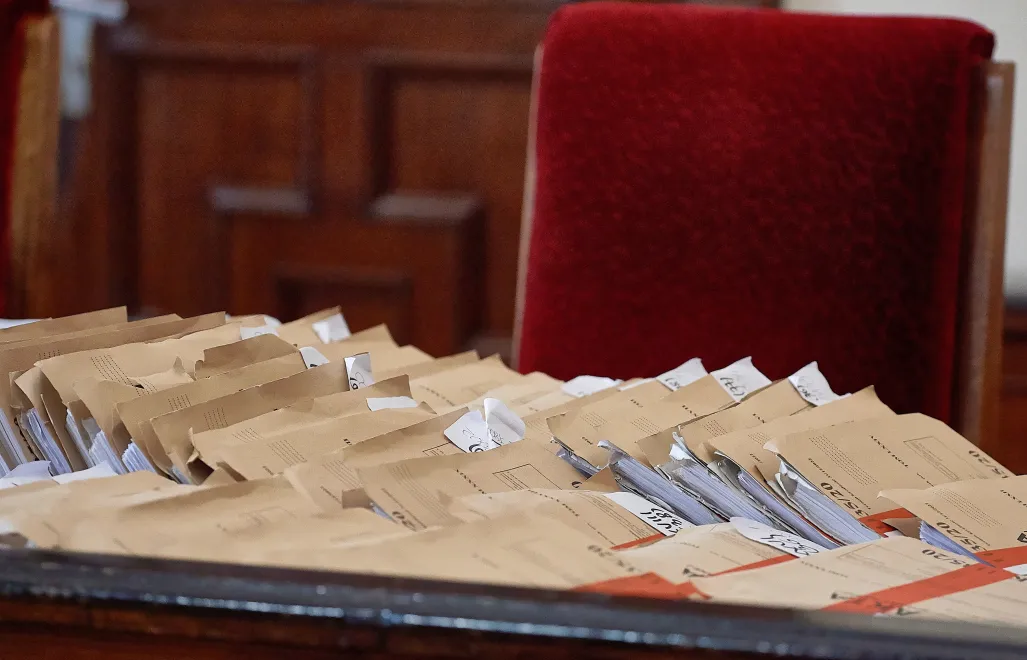 Akta sądowe. Zdj. ilustracyjne. Fot. PAP/Adam Warżawa