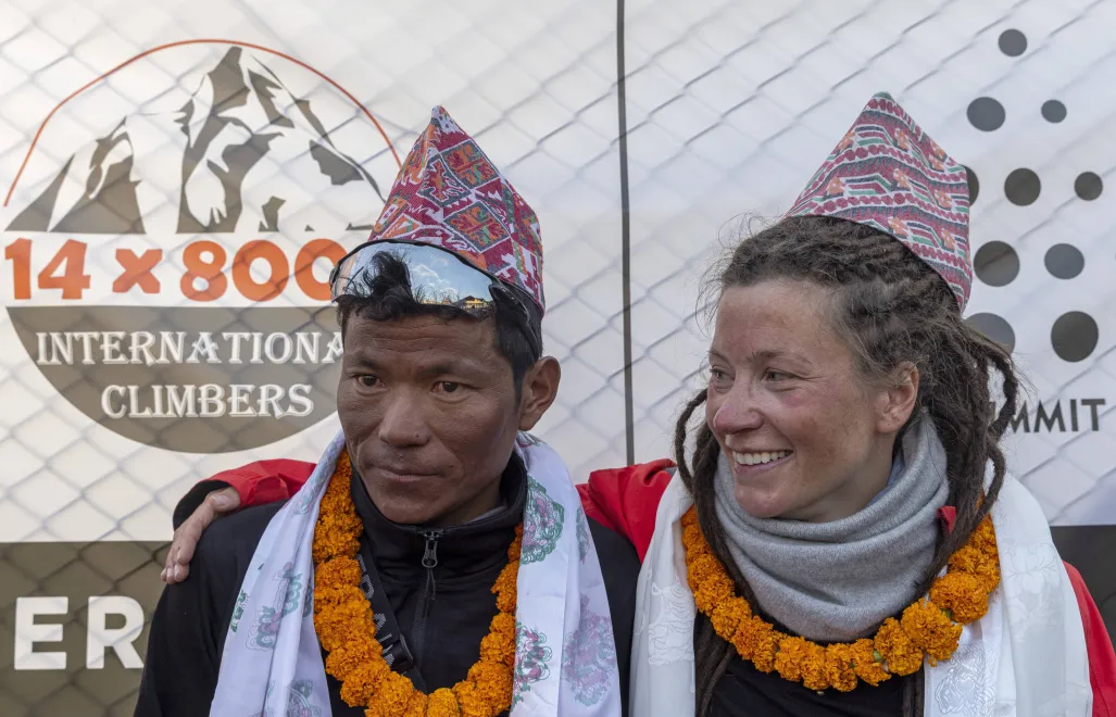 Nepalczyk Tenjin Sherpa i norweska himalaistka Kristin Harila Fot. PAP/EPA/NARENDRA SHRESTHA