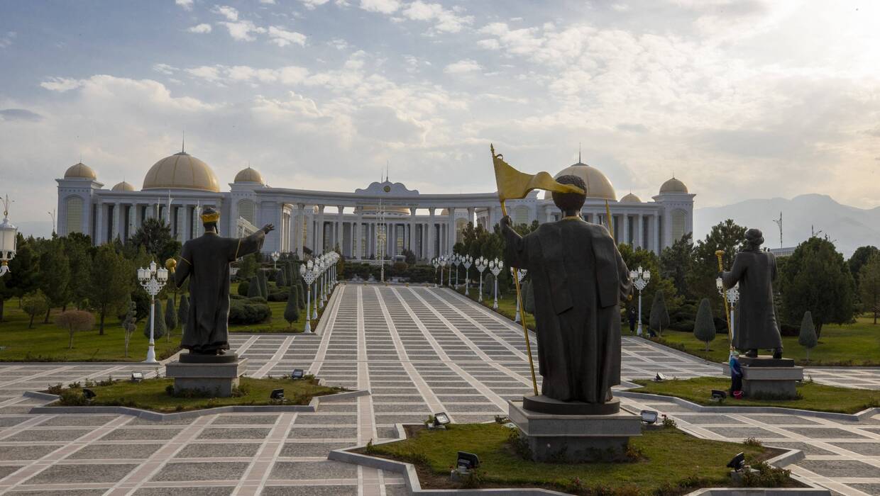 Biblioteka Państwowa w Aszchabadzie w Turkmenistanie, fot. PAP/AA/Abaca