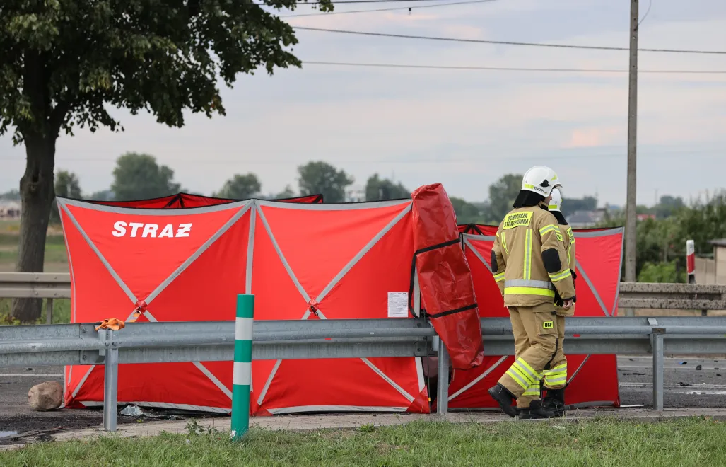 Na miejscu pracowało 5 zastępów straży pożarnej. W tej chwili działają policjanci pod nadzorem prokuratora. Fot. PAP/Wojtek Jargiło (zdjęcie ilustracyjne)