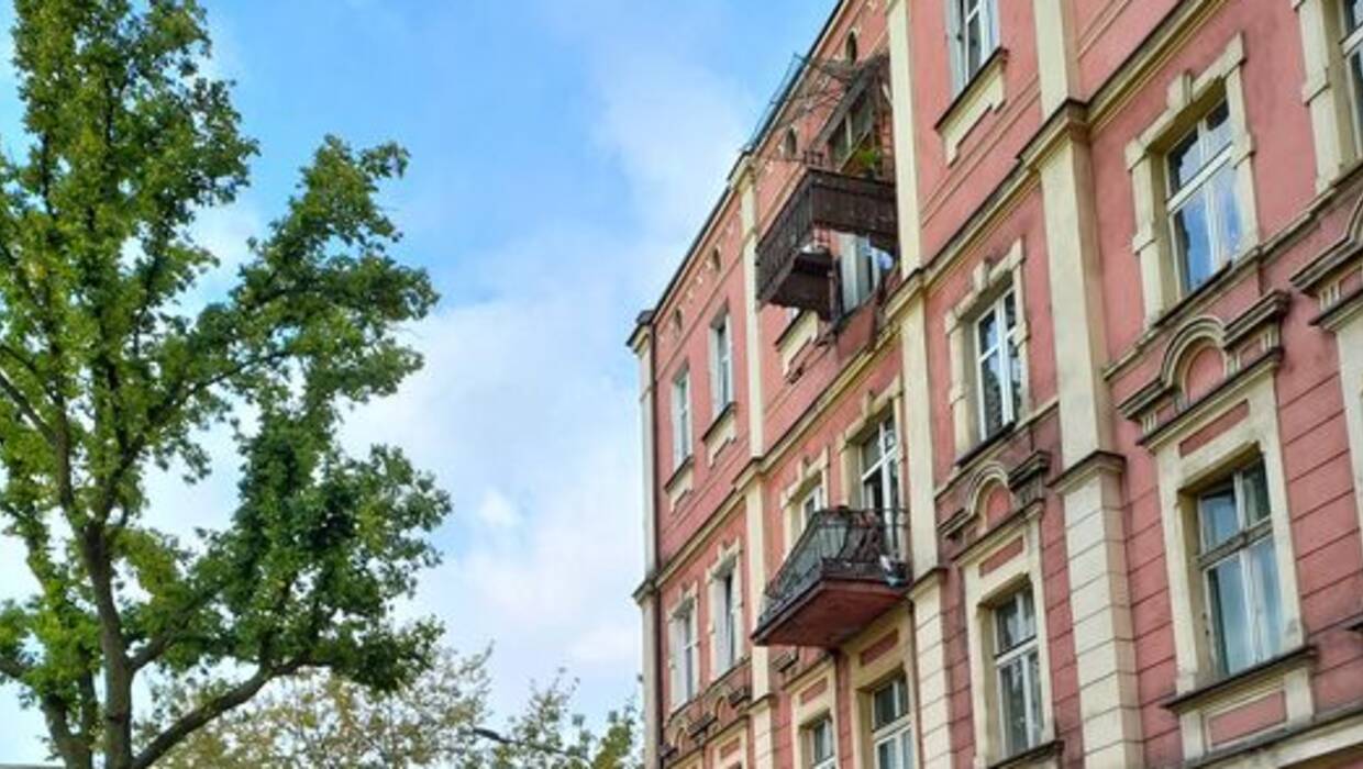 Balkon oderwał się od budynku w Sosnowcu Fot. KM PSP Sosnowiec