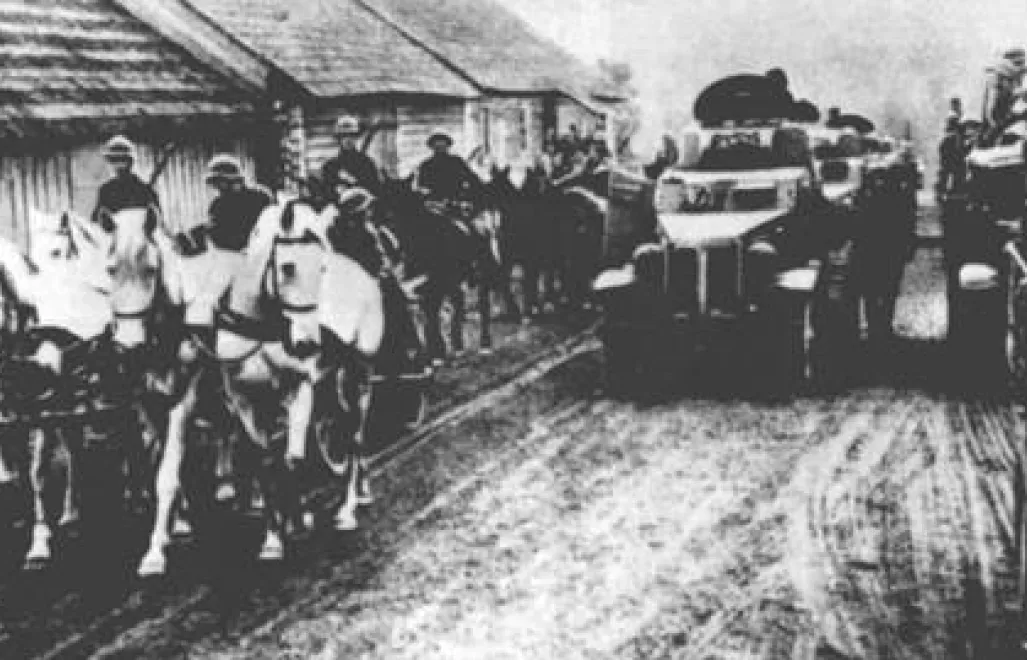 Wojska sowieckie zajmują wschodnie tereny Polskie Fot. PAP/CAF/archiwum