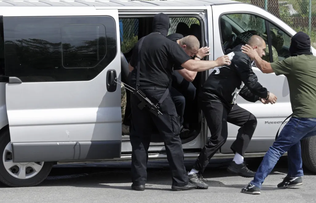 Ćwiczenia Służby Więziennej z udziałem m.in. Straży Granicznej, Policji i Państwowej Straży Pożarnej w Zakładzie Karnym w Białymstoku, fot. PAP/Artur Reszko