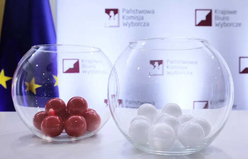 Kule do głosowania Fot. PAP/Paweł Supernak