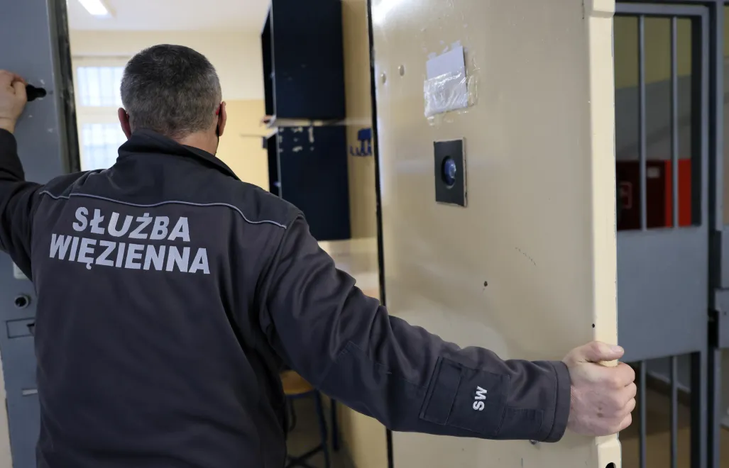 Funkcjonariusz Służby Więziennej Fot. PAP/Leszek Szymański
