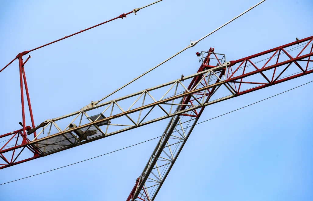 Dźwig - zdjęcie ilustracyjne Fot. PAP/Jakub Kaczmarczyk