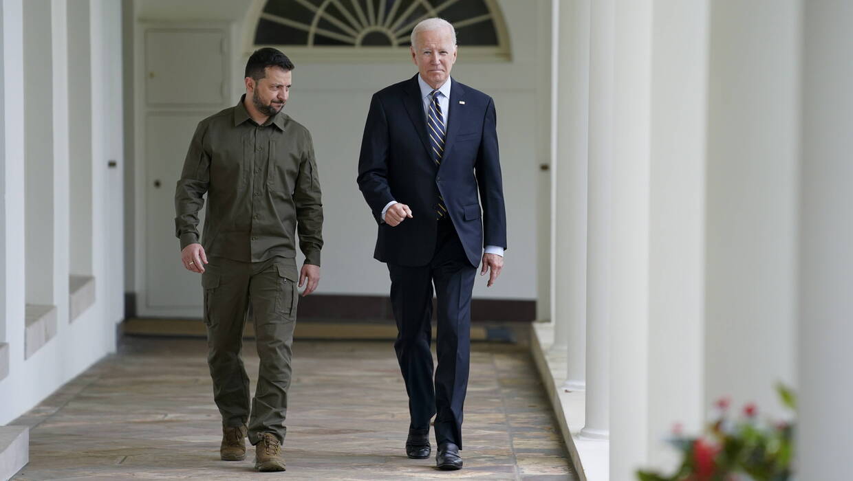 Wołodymyr Zełenski, Joe Biden. Fot. PAP/EPA/Evan Vucci / POOL