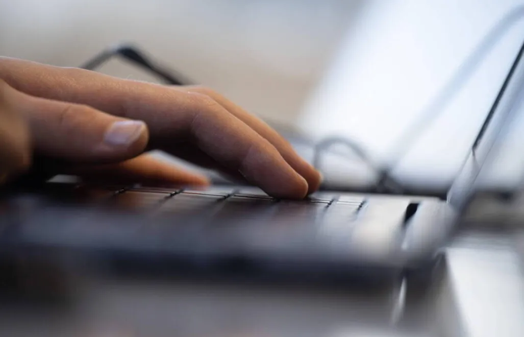 Sztuczna inteligencja pisała teksty dla "Sports Illustrated" Fot. PAP/DPA/Sebastian Gollnow