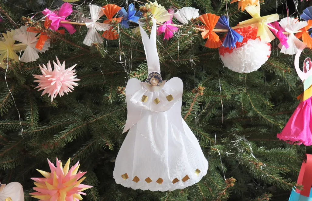 Muzeum Wsi Mazowieckiej. Choinka bożonarodzeniowa.  Fot. PAP/Afa Pixx/Zenon Żyburtowicz