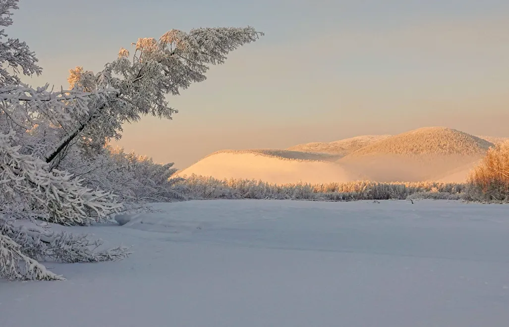 Miejscowość Ojmiakon na Syberii, w republice Jakucji. Fot. PAP/ABACA