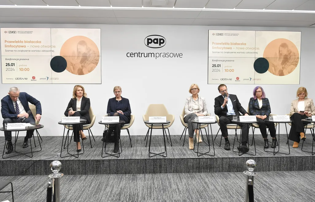 Uczelnia Łazarskiego (1)