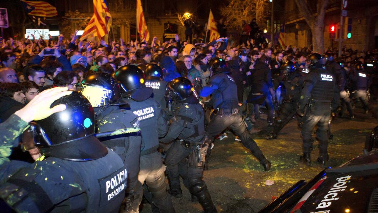 Zamieszki w Katalonii, fot. PAP/EPA/EFE/ENRIC FONTCUBERTA