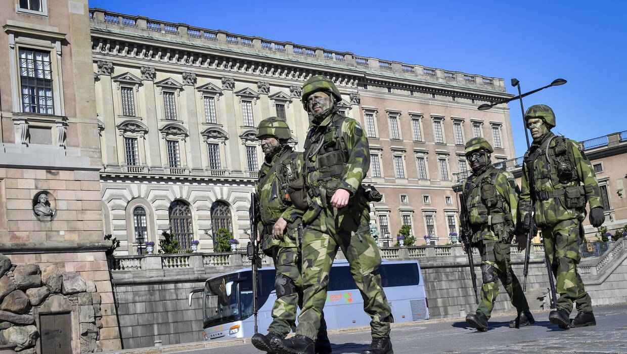 Żołnierze podczas ćwiczeń wojskowych w Sztokholmie. Fot. Jonas Ekstromer PAP/EPA (zdjęcie ilustracyjne)
