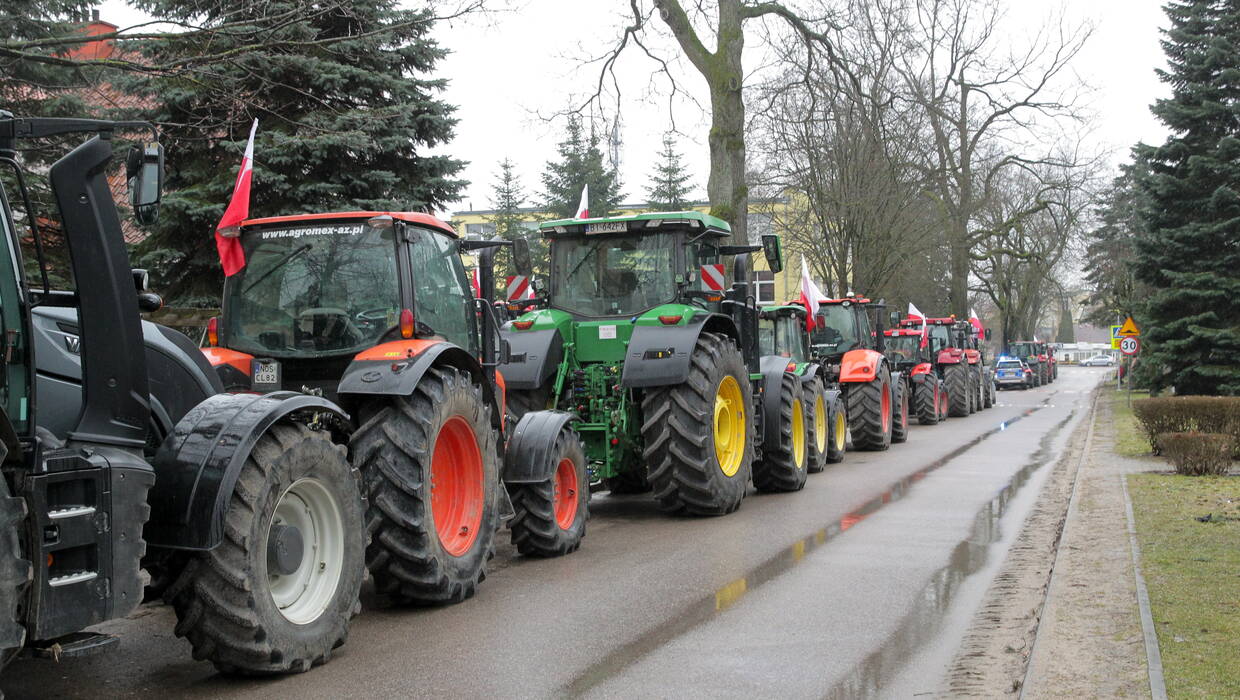 Protest rolników w Morągu w związku z planowaną w tym mieście wizytą premiera Donalda Tuska. Fot. PAP/Tomasz Waszczuk