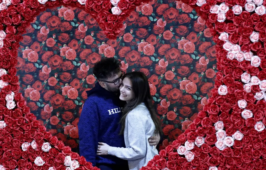 Para zakochanych (zdjęcie ilustracyjne), fot. PAP/	Robert Ghement