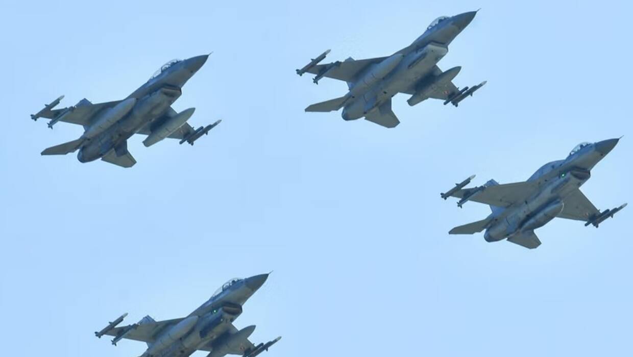 Samoloty F-16. Fot. PAP/Radek Pietruszka