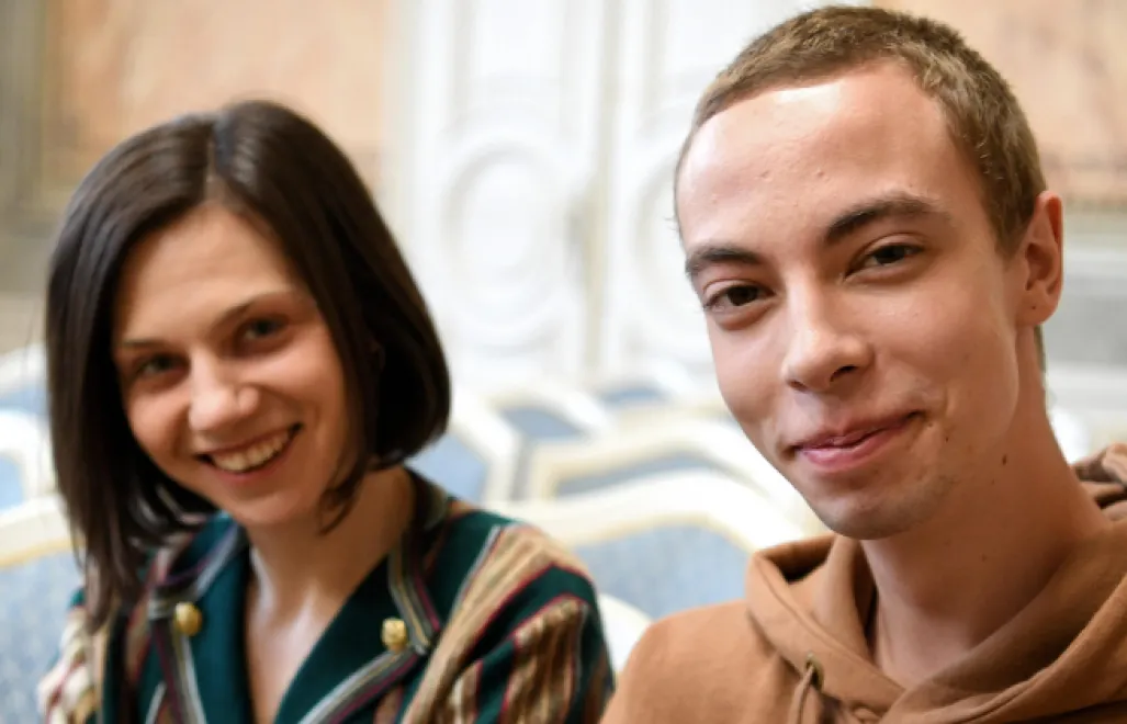 Ekipa filmu „Śubuk”: filmowa Marysia - Małgorzata Gorol (L) i filmowy Kuba, Wojciech Dolatowski (P) podczas konferencji prasowej w Przemyślu w 2021 r. Fot. PAP/D. Delmanowicz