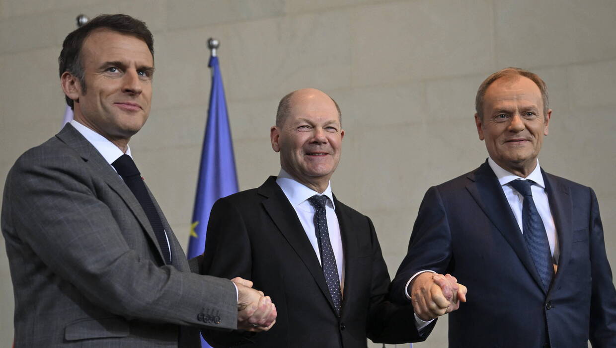 Od lewej: Emmanuel Macron, Olaf Scholtz i Donald Tusk. Fot. PAP/Abaca/Halil Sagirkaya