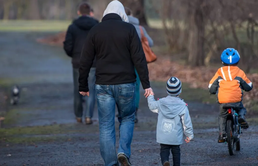 Spacer po parku, fot. PAP/Maciej Kulczyński