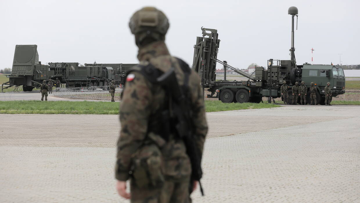 Rakietowy zestaw przeciwlotniczy Mała Narew” (z prawej) i amerykański rakietowy system Patriot Fot. PAP/Paweł Supernak 