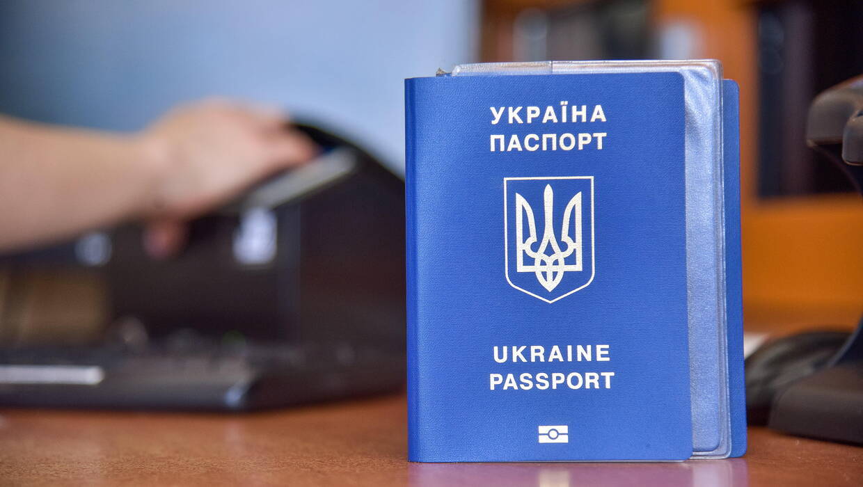 Paszport Ukraiński. Zdjęcie ilustracyjne. Fot. PAP/Vitaliy Hrabar