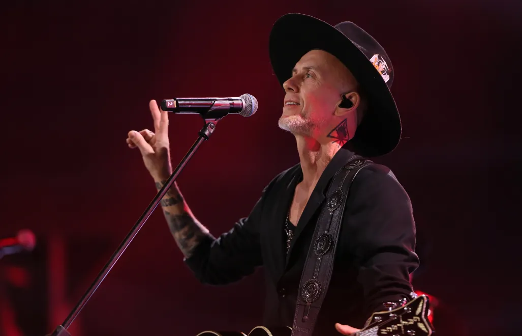 Adam "Nergal" Darski podczas koncertu, fot. PAP/Zbigniew Meissner