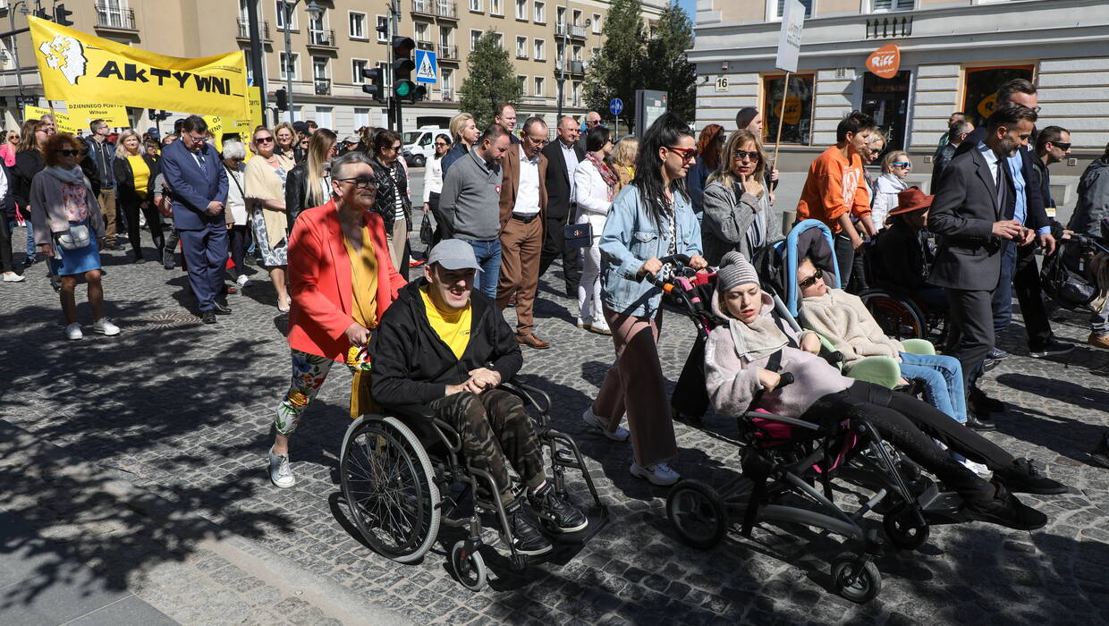 W centrum Białegostoku przeszedł XXII Marsz Godności Osób Niepełnosprawnych.  Fot. PAP/Artur Reszko