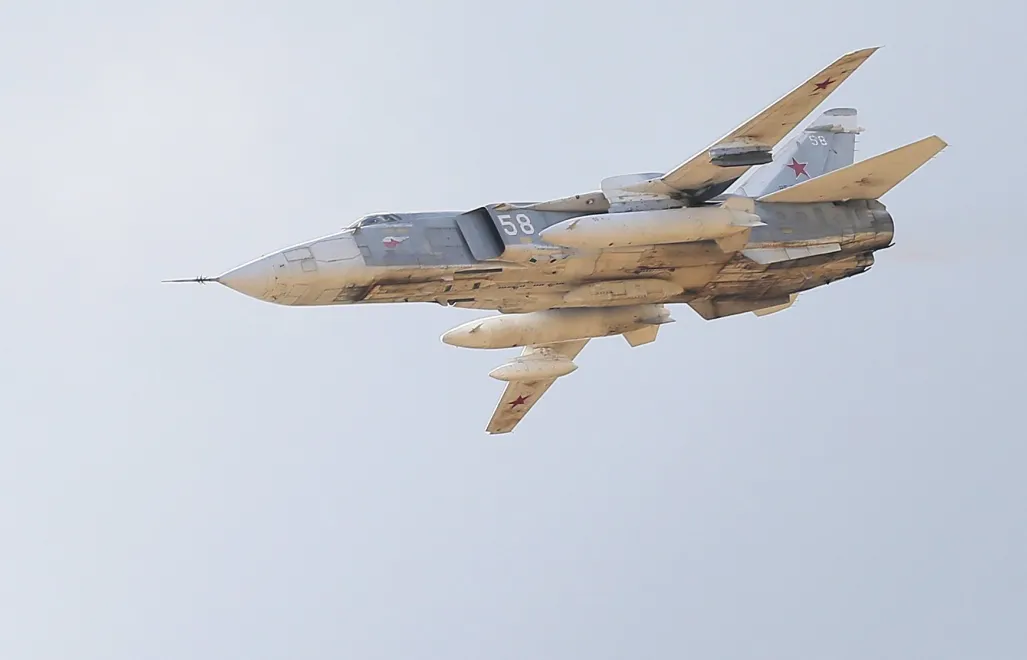 Do incydentu doszło w piątek po południu, gdy rosyjski samolot SU-24 wleciał pięć kilometrów w szwedzką przestrzeń powietrzną. Fot. PAP/EPA/MAXIM SHIPENKOV (zdjęcie ilustracyjne)