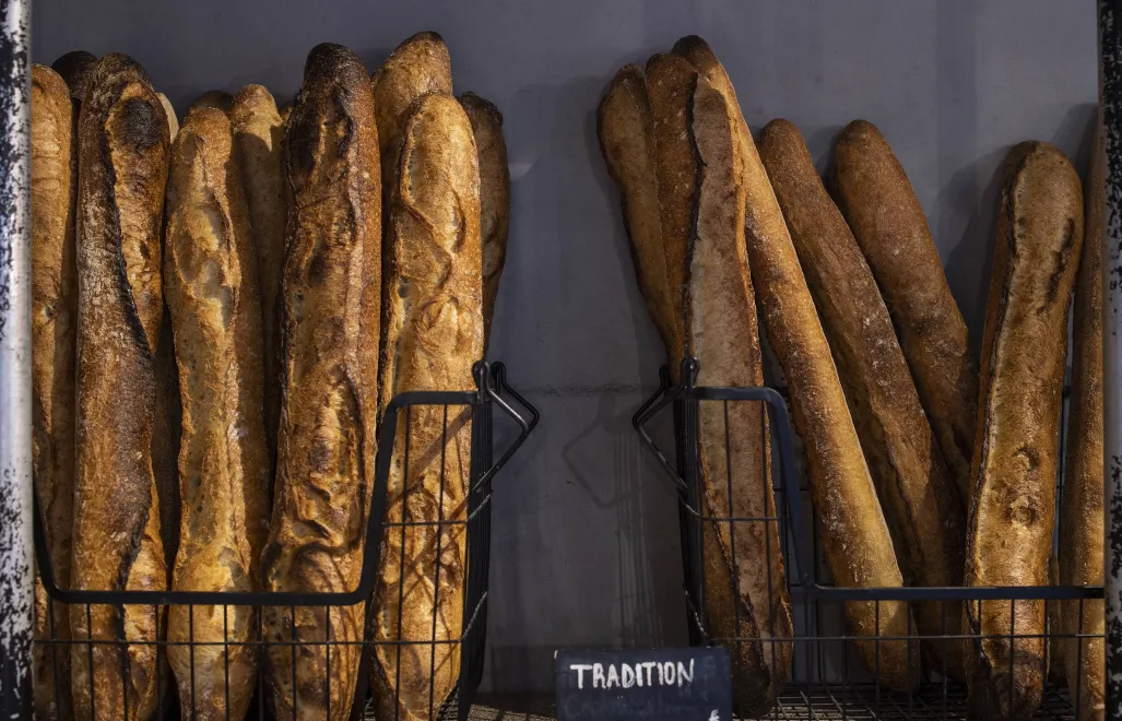 Francuskie bagietki. Fot. PAP/EPA/YOAN VALAT