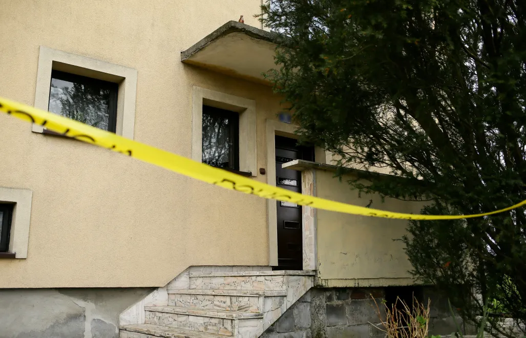 Dom jednorodzinny w Spytkowicach, w którym odnaleziono ciała dwóch kobiet, fot. PAP/Jarek Praszkiewicz