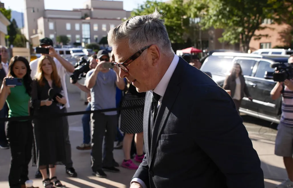 Stanta Fe, USA 11.07.2024 r. Aktor Alec Baldwin w drodze na rozprawę fot. PAP/EPA/POOL/Ramsay de Give