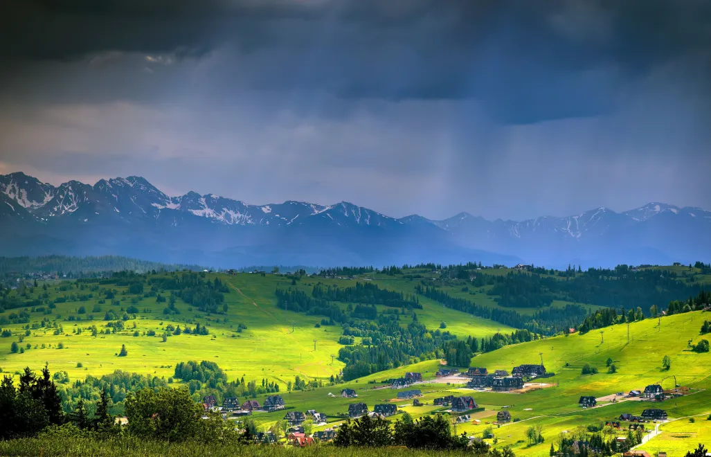 Widok na Tatry przed burzą Fot. PAP/Łukasz Gągulski