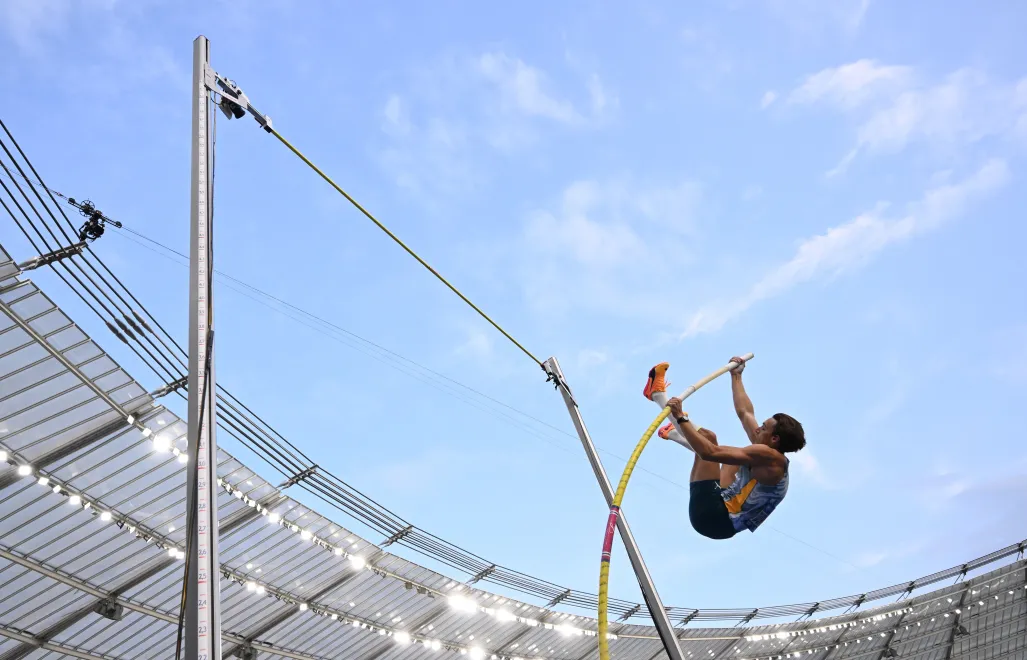 Duplantis w konkursie skoku o tyczce ustanowił kolejny rekord świata wynikiem 6.26 podczas lekkoatletycznego mityngu Diamentowej Ligi - Memoriału Kamili Skolimowskiej, 25 bm. w Chorzowie, fot. PAP/Adam Warżawa