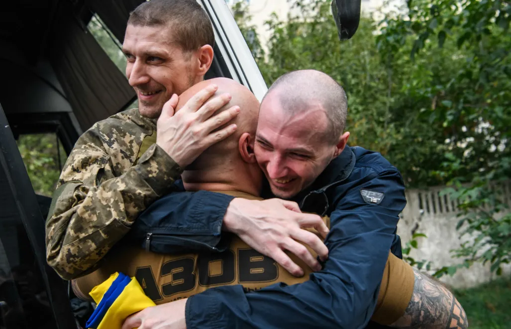 56. wymiana jeńców pomiędzy Ukrainą i Rosją. Fot. PAP/Vladyslav Musiienko