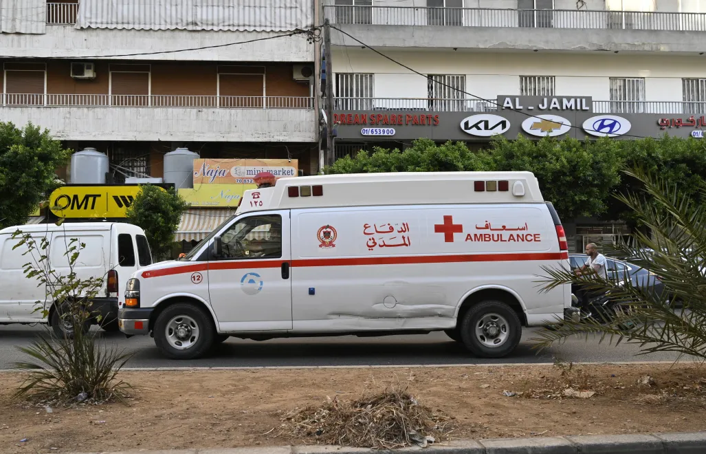 Karetka w Bejrucie (zdjęcie ilustracyjne). Fot. EPA/WAEL HAMZEH