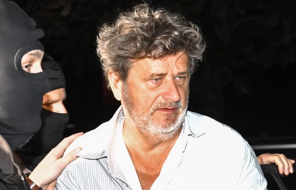 Były poseł Janusz Palikot doprowadzany przez funkcjonariuszy CBA do Dolnośląskiego Wydziału Zamiejscowego Departamentu do Spraw Przestępczości Zorganizowanej i Korupcji we Wrocławiu, fot. PAP/Maciej Kulczyński