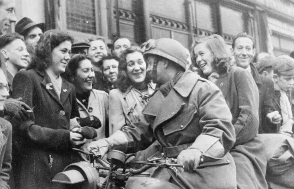 Breda wyzwolona przez 1. Polską Dywizję Pancerną gen. Stanisława Maczka. 10.1944. Fot. Imperial War Museums. Źródło: Wikimedia Commons