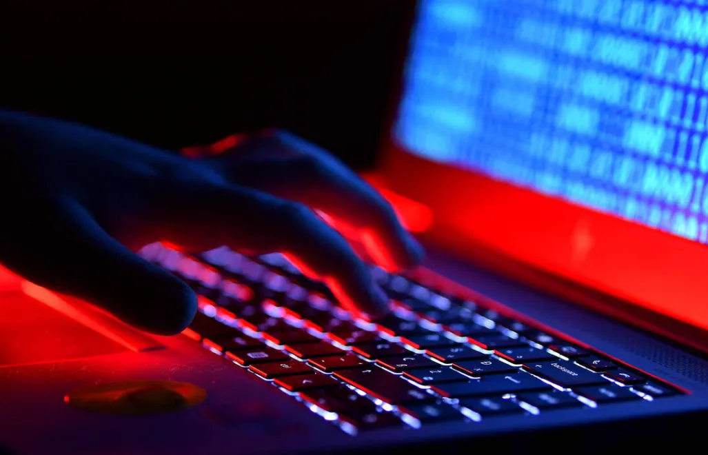 Oszustwo w Internecie, zdjęcie ilustracyjne, fot. PAP/Marko Lukunic/PIXSELL