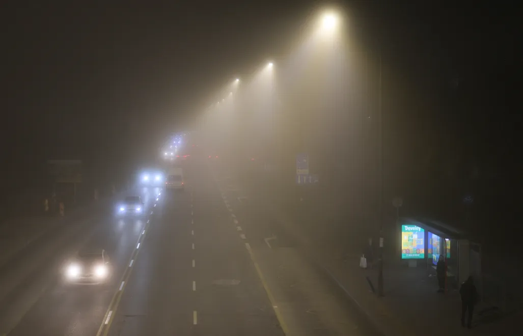 Gęsta mgła nad Warszawą. Fot. PAP/Paweł Supernak