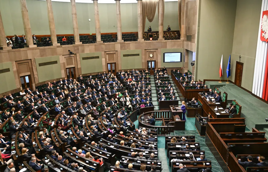 Posłowie na sali plenarnej. Fot. PAP/Radek Pietruszka