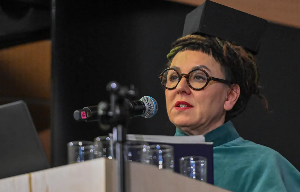 Olga Tokarczuk podczas ceremonii otrzymania tytułu doktora honoris causa Uniwersytetu Marii Curie-Skłodowskiej. Fot. PAP/Wojtek Jargiło