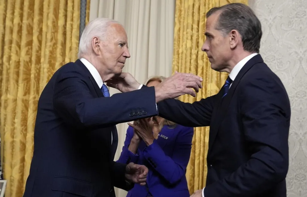 Joe Biden, Hunter Biden. Fot. PAP/EPA/EVAN VUCCI
