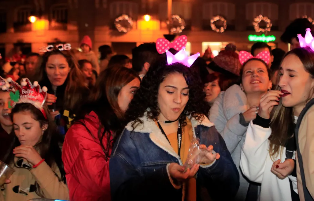 Jedzenie winogron na Puerta del Sol Fot. VICTOR LERENA/PAP/EPA