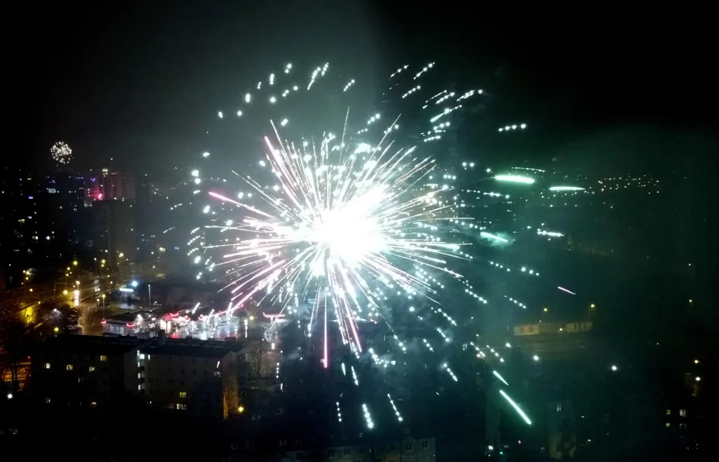 Fajerwerki podczas przywitania Nowego Roku w Szczecinie. Zdj. ilustracyjne. Fot. PAP/Marcin Bielecki