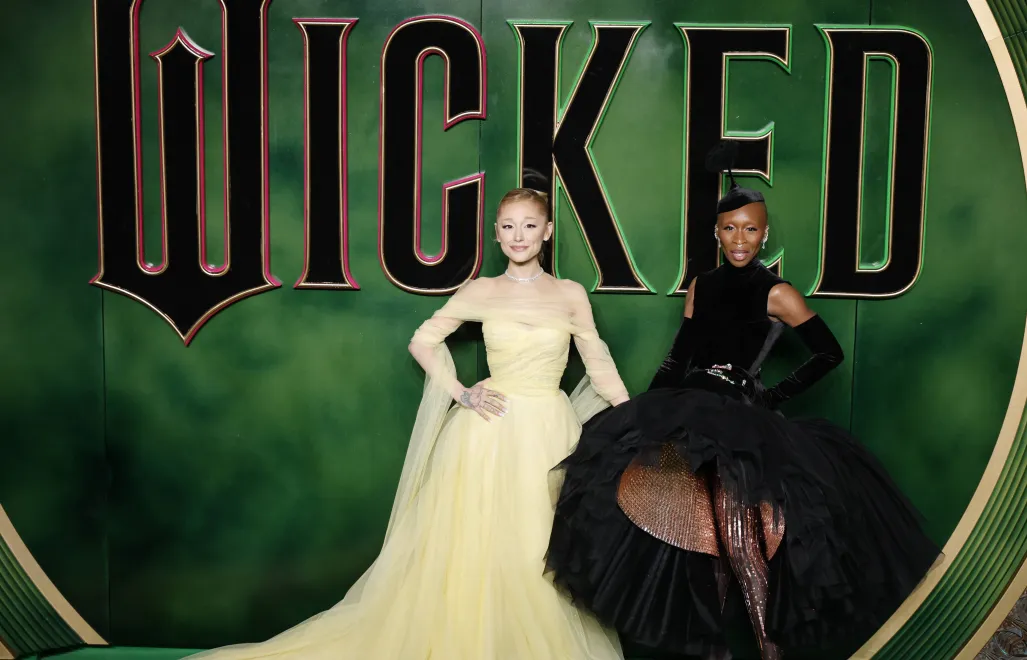 Ariana Grande i Cynthia Erivo na premierze "Wicked". Fot. PAP/EPA/TOLGA AKMEN