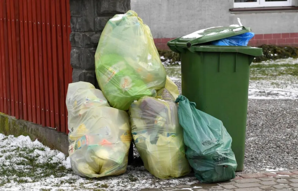 Posegregowane odpady. Fot. PAP/Darek Delmanowicz