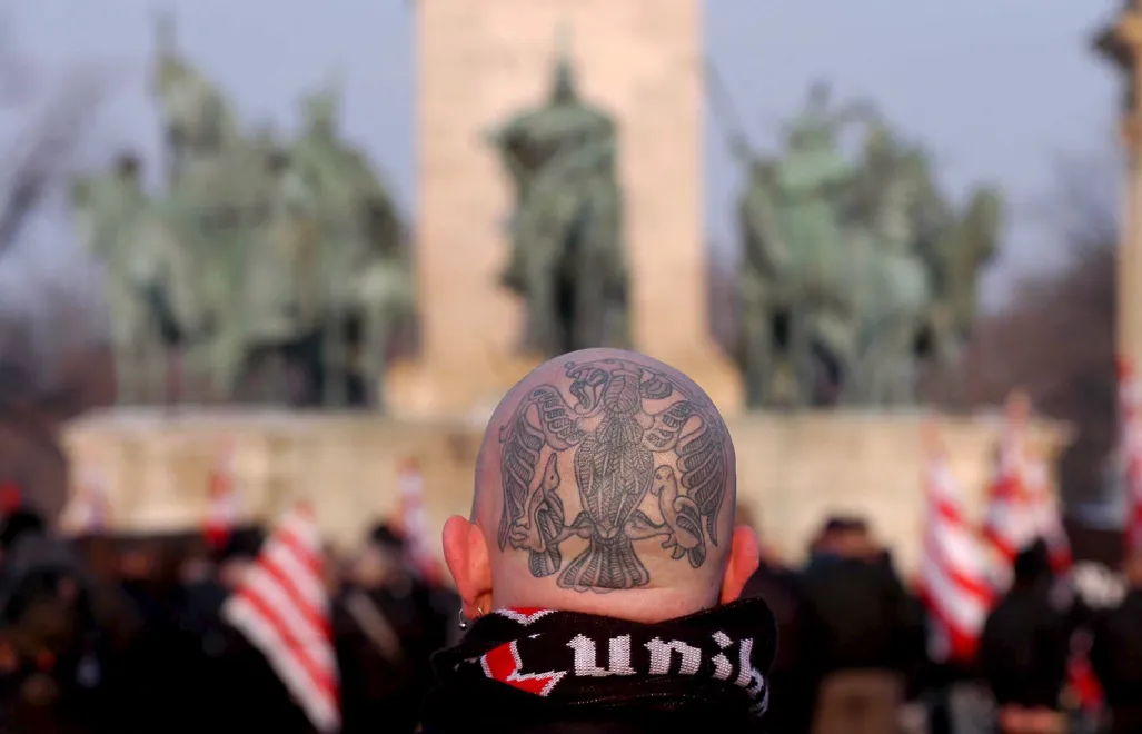 Blood and Honour to organizacja wywodząca się z Wielkiej Brytanii, która także jest aktywna w innych krajach. Fot. PAP/EPA/	LASZLO BELICZAY (zdjęcie ilustracyjne)