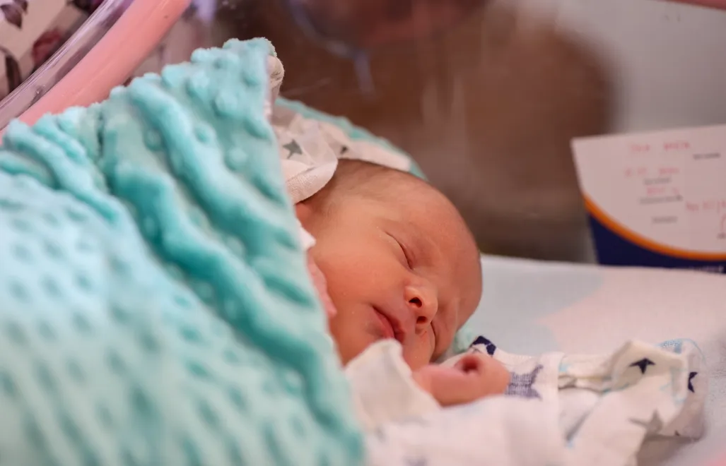 Noworodek. Fot. PAP/Marian Zubrzycki